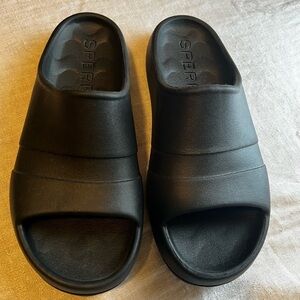 Sperry slides , black. M 6 / W 8. Like new